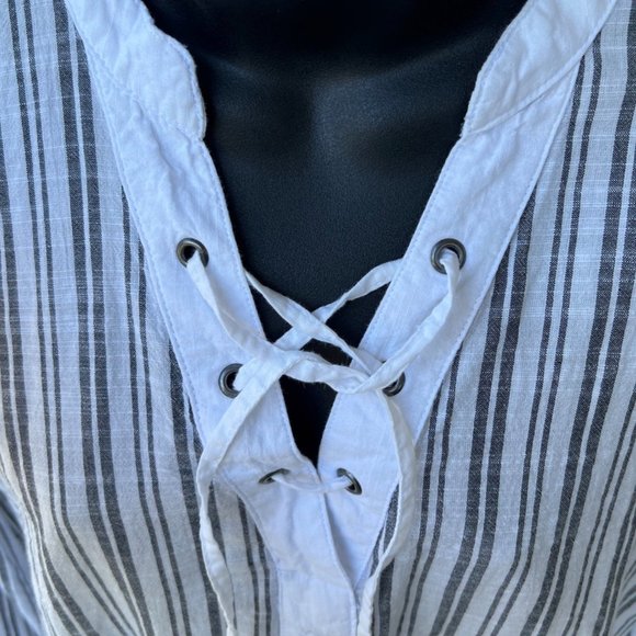 🌸4/$50🌸 Longsleeved Gray and White Striped Tunic - Picture 3 of 16